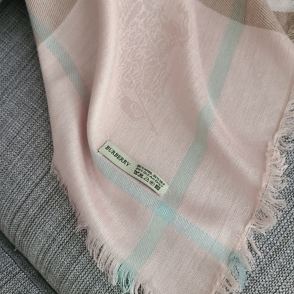 Burberry London wool silk giant wrap - Picture 14 of 14